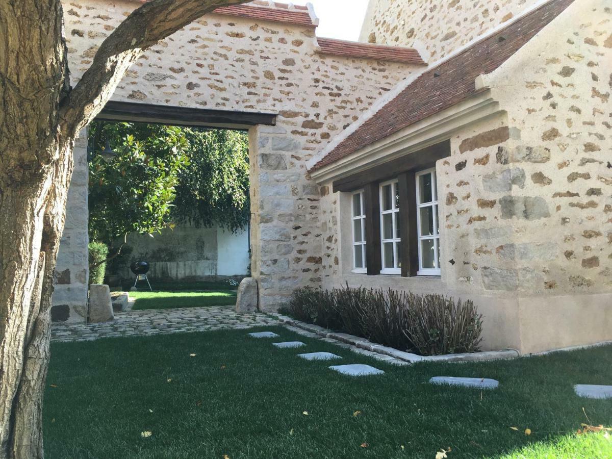 La Maison D'Emilie - Chambres D'Hotes Chaumes-en-Brie Exterior foto